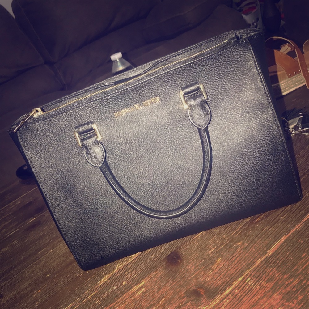 Micheal Kors purse